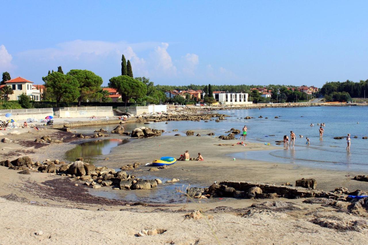 Apartments With A Parking Space Zambratija, Umag - 7059 Exterior photo